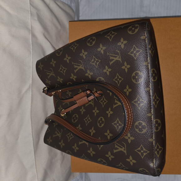 Louis Vuitton Caramel Neonoe Monogram Purse - Picture 8 of 8